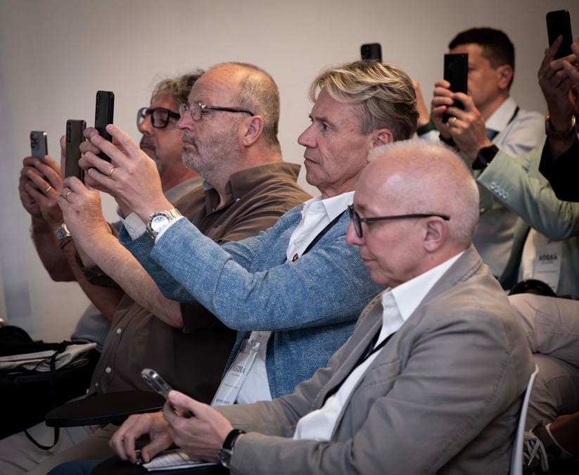 Imprenditori PMI al networking dopo un evento G&G NextGen sull'intelligenza artificiale