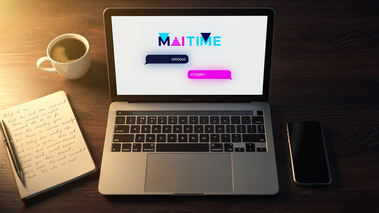 Scrivania moderna vista dall'alto con laptop che mostra un'interfaccia di chat AI, tazza di caffè e smartphone alle 8 del mattino — rappresentazione visiva di una giornata tipo con il Direttore Digitale MAITIME